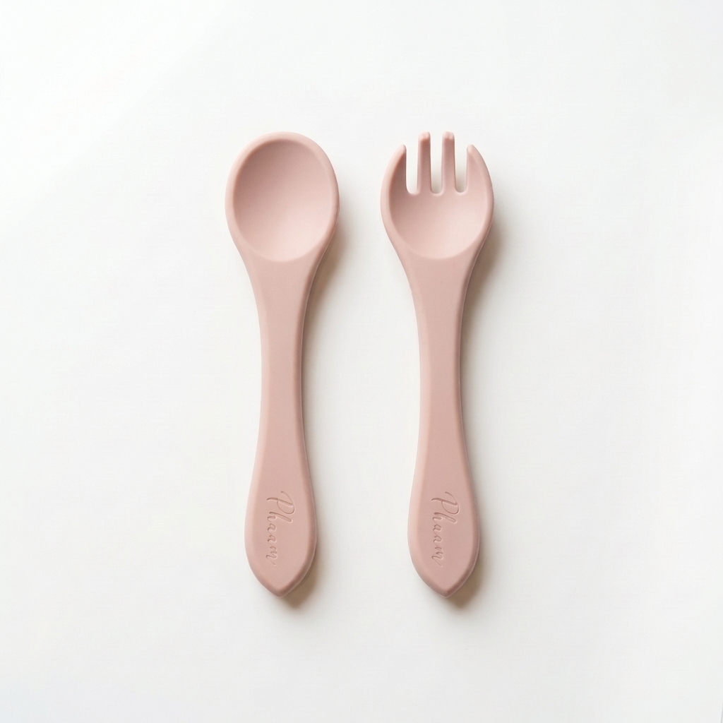 Set de couvert, cuillère et fourchette (rose pale) - vaisselle bebe en silicone Phaam